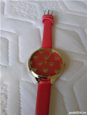 Ceas de mană pentru femei cadran cu inimioare culoare pe roșu - imagine 3