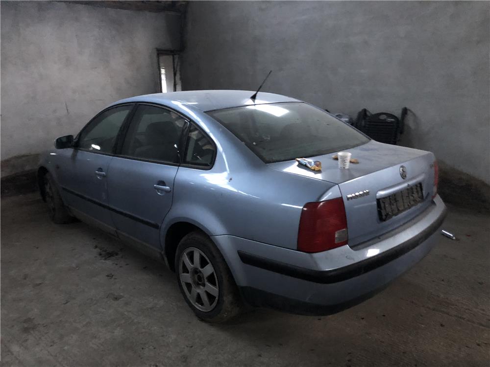 bara spate capota portbagaj spate vw Passat  - imagine 3