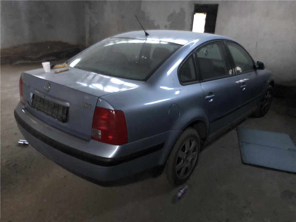 bara spate capota portbagaj spate vw Passat  - imagine 2