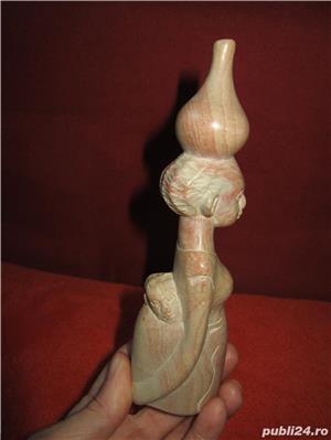 cadou rar si unic Arta Africana Sculptura piatra naturala roz Mama cu copil