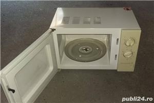 Cuptor cu microunde cu funcție de grătar