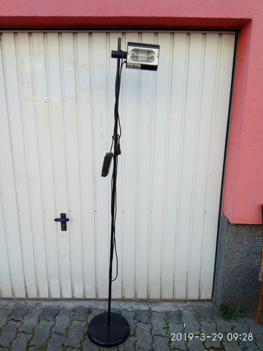 Lumina reflectoarelor cu tija