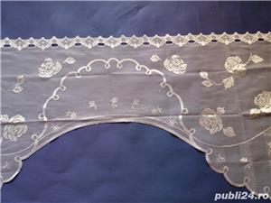 Perdea alba- NOUA- 30(60)x167 cm- cu trandafiri si fundite - imagine 2