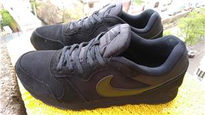 Adidasi Nike. mar 41(26cm) made in Indonesia.