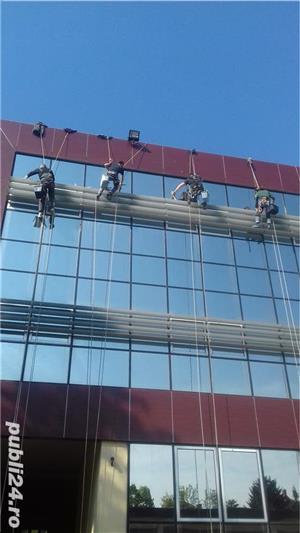 Alpinisti echipa,constatari lucrari cu drona ,reparatii jgheaburi,burlane,izolatii polistiren - imagine 2