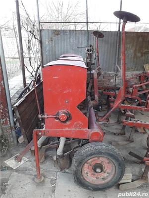 Mașină de semănat grâu și porumb