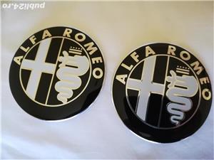 Set Embleme capotă/portbagaj Alfa Romeo diametrul de 74 mm culoare pe negru - imagine 4