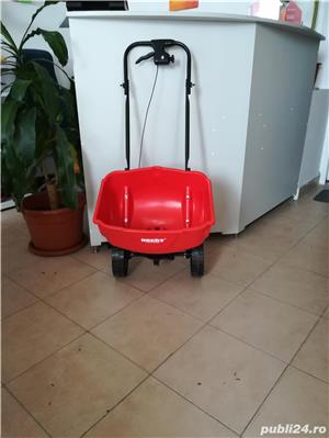 De inchiriat-Carucior pentru semanat si imprastiat ingrasamant sau material antiderapant