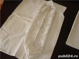 Vind fete de perna brodate pentru colectionari de antichitati