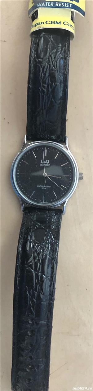 Ceas Q&Q barbatesc cromat cu curea neagra