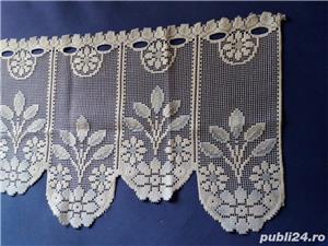 Perdea alba- NOUA- model vintaje cu flori albe si tenta bleu - imagine 2