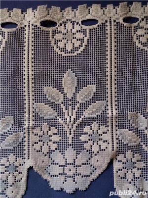 Perdea alba- NOUA- model vintaje cu flori albe si tenta bleu - imagine 5