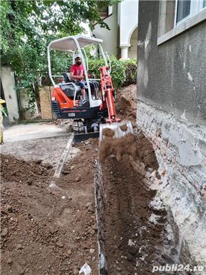 Săpături prin spații înguste cu miniescavatoru 