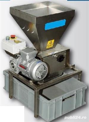 Masina de macinat   granulat alune, nuci, migdale-diferite dimensiuni ale granulelor