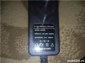 Incarcator 8.4V 1A