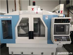 Centru de frezare cu CNC