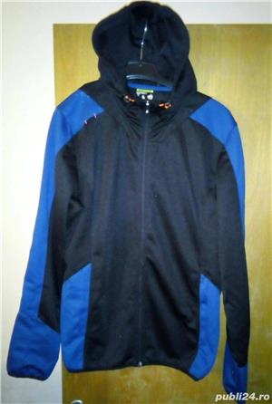 Vand Bluza trennig noua de baieti Firma C&A (linia sport) marime L.