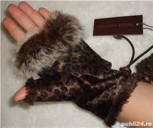 Manusi fara degete dama animal print blana ecologica tip cojoc ciucuri blana naturala vulpe iarna - imagine 4