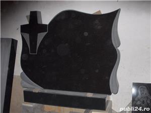 Executam cruci din granit natural