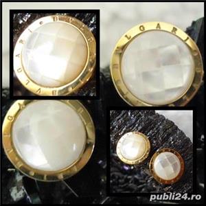 Cercei unisex rotunzi aurii patratele sidef aliaj antialergic surub cercelusi dama barbati + cutie  - imagine 3