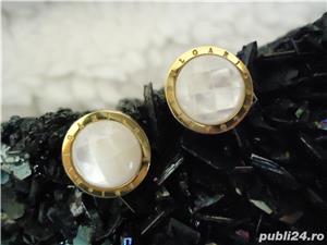 Cercei unisex rotunzi aurii patratele sidef aliaj antialergic surub cercelusi dama barbati + cutie  - imagine 5