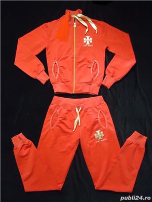 Trening L dama corai Tory Burch accesorii aurii costum sport hanorac pantalon 