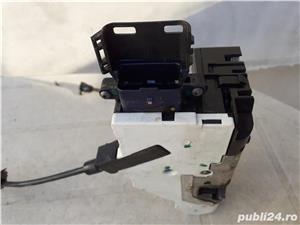 Broasca portiera sofer, stanga fata pentru Peugeot 207, masina in 4 portiere, volan normal pe stanga - imagine 2