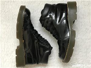 Ghete negre unisex piele naturala lacuita originale firma Dr Martens bocanci dama barbati lac negru  - imagine 8