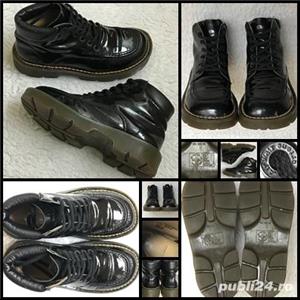Ghete negre unisex piele naturala lacuita originale firma Dr Martens bocanci dama barbati lac negru  - imagine 2