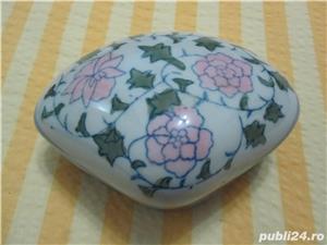 Cutiuta din portelan,pictata si glazurata,de colectie-ieftina 
