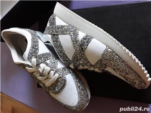 Pantofi dama albi, cu inserții argintii din piele - imagine 4