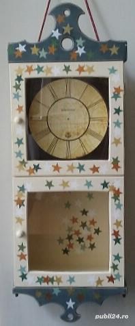 Ceas de perete dulăpior