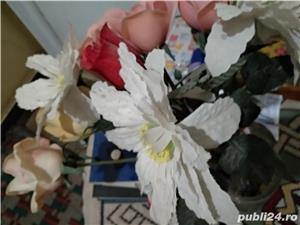 Flori de plastic, diferite culori,modele și dimensiuni - imagine 2