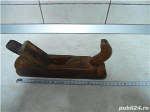 Rindea veche din  lemn 