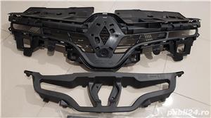 Grila superioară bara fata Renault Clio 2016 - imagine 2