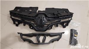 Grila superioară bara fata Renault Clio 2016 - imagine 3