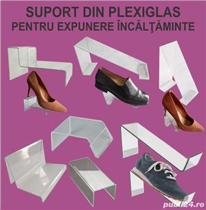 Suport din Plexiglas pentru expunere încălțăminte