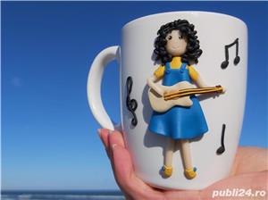 Cadou cana personalizata handmade fetita cu chitara din fimo 