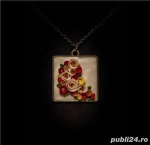 Cadou pentru sotie iubita pandantiv handmade cu motiv floral culori de primavara 