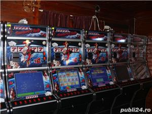 Disco-club, Bar, Fast-food, Pariuri sportive, Aparate slot machine. - imagine 10