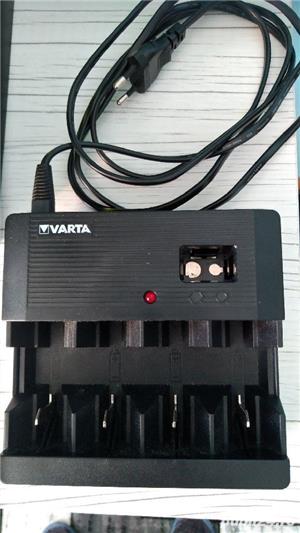 Incarcator acumulatori Varta acumulatori AAA sau AA 