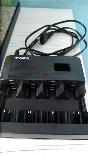 Incarcator acumulatori Varta acumulatori AAA sau AA  - imagine 3