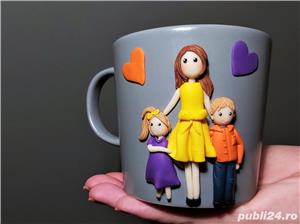 Cadou Mama fiul si fiica cana handmade cu figurine din fimo  - imagine 2