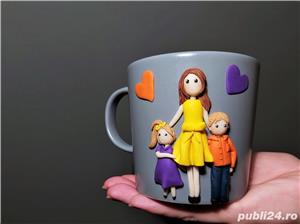Cadou Mama fiul si fiica cana handmade cu figurine din fimo  - imagine 3