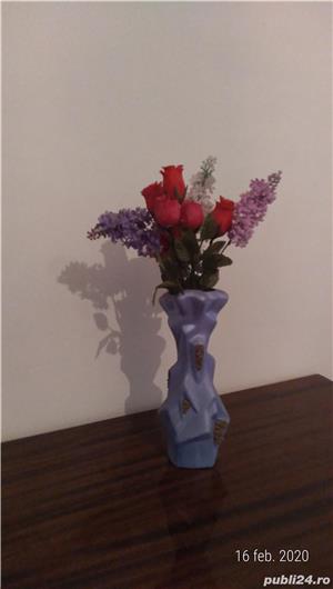 Vaza bleu cu auriu din material ceramic