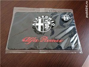Suport bord/covoraș auto anti-alunecare Alfa Romeo, dimensiuni 20x13 cm