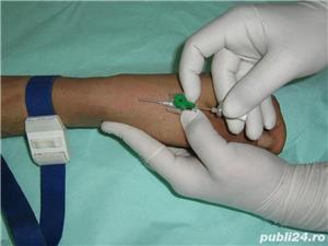 asistent medical efectuez injecții, perfuzii tratament la domiciliu 