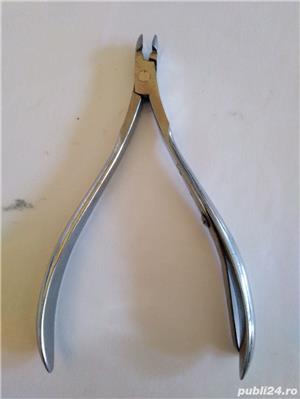 Clește de unghi și pieliti