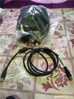 Cablu USB pentru imprimanta.