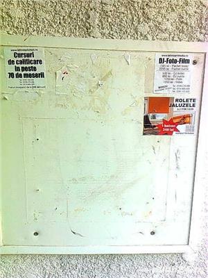 Lipim afise la intrarea in bloc - imagine 2